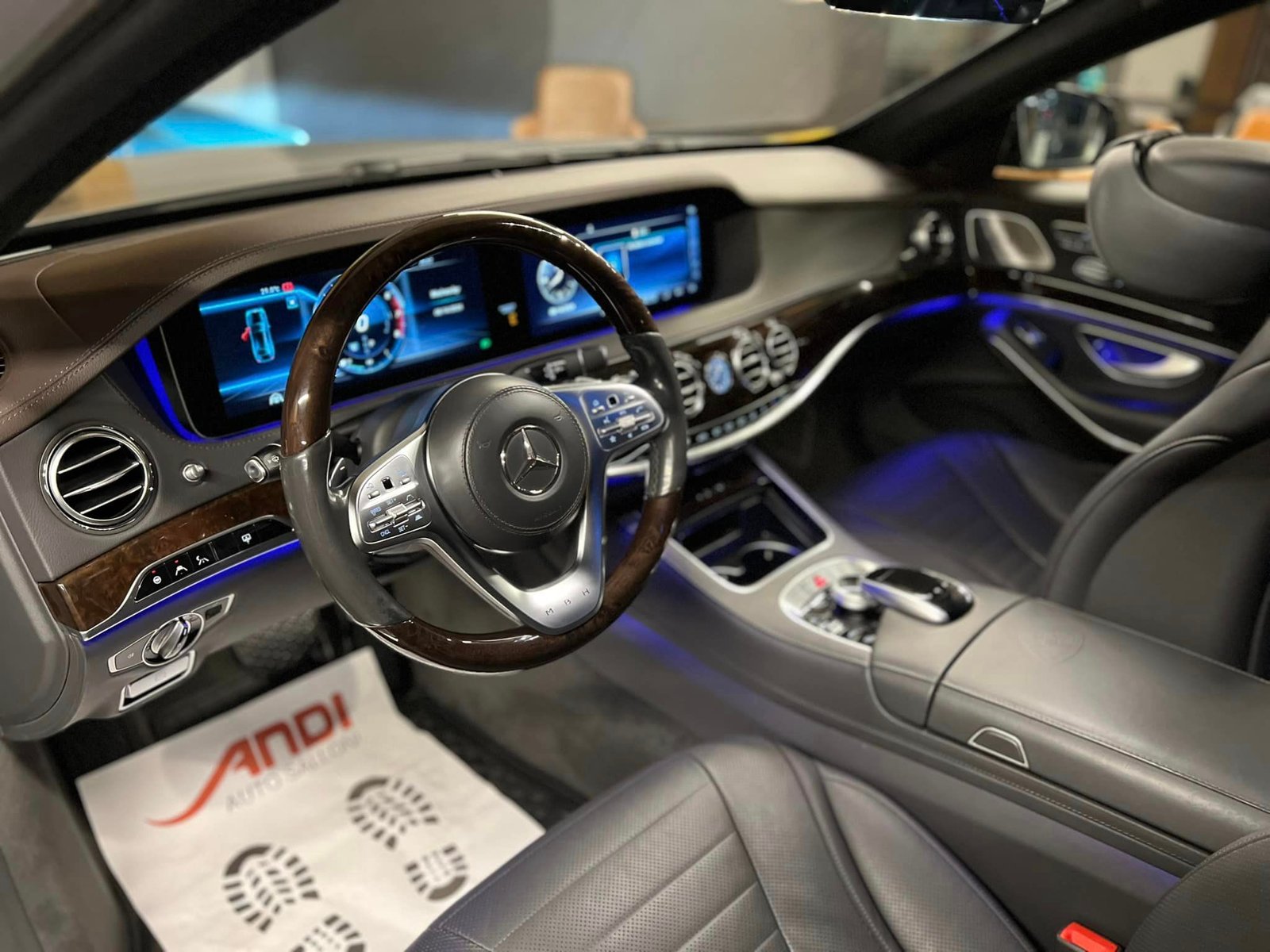 MERCEDES-BENZ S CLASS 560 “MAYBACH”