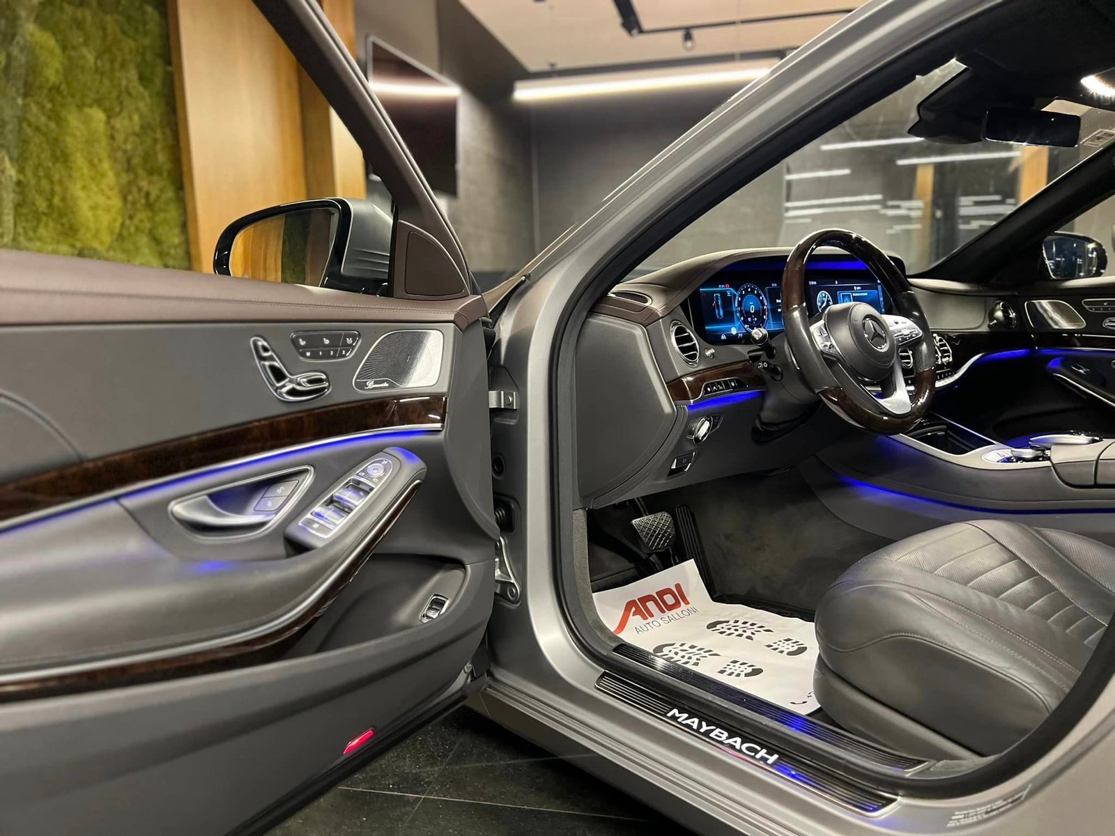 MERCEDES-BENZ S CLASS 560 “MAYBACH”