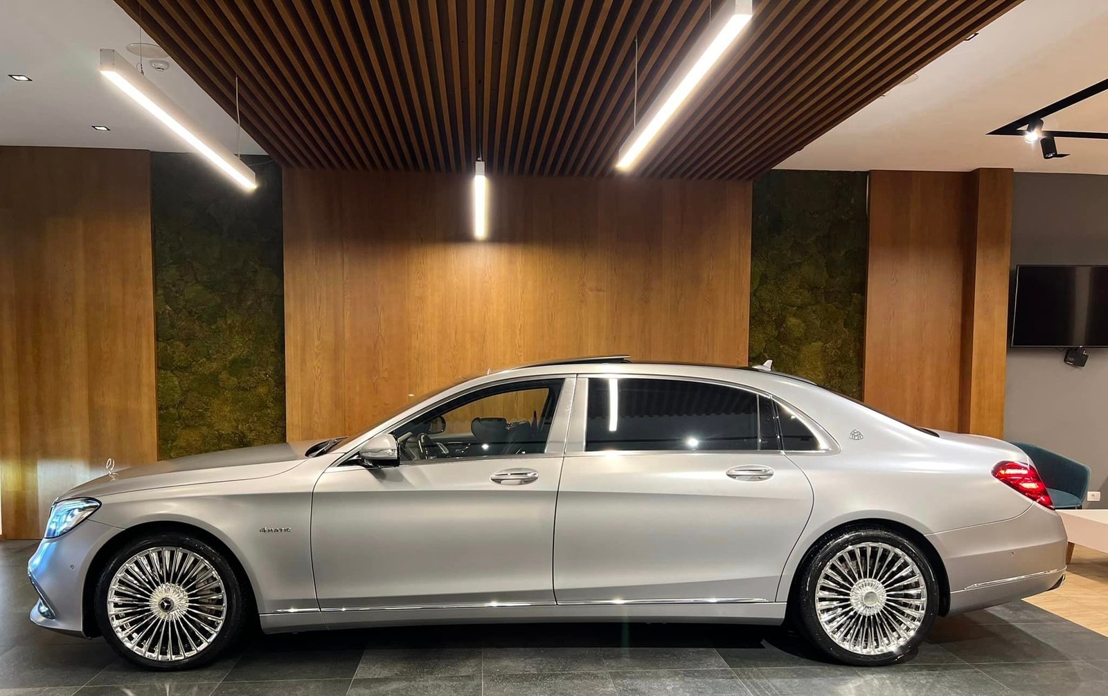 MERCEDES-BENZ S CLASS 560 “MAYBACH”